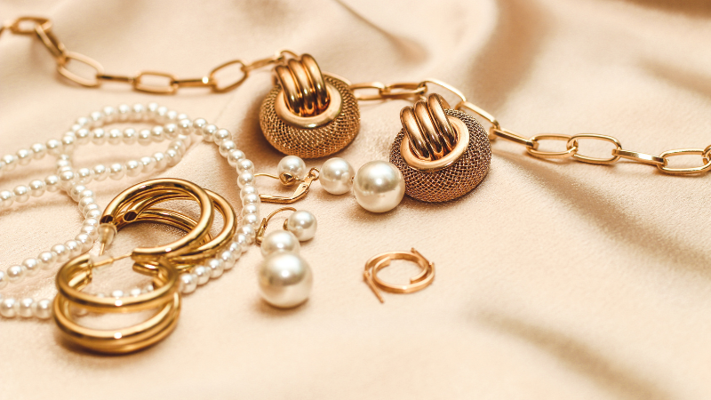 Jewelry trends: how to wear pearls, gold, silver, and mixed metals