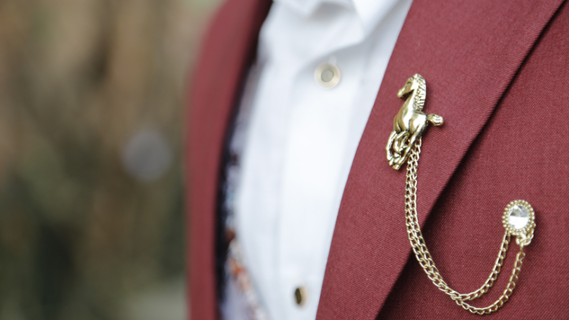 How to style a brooch